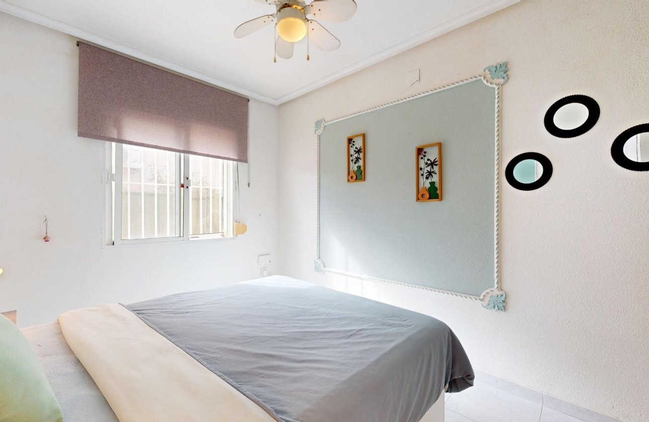 Resale - Semi Detached -
San Miguel de Salinas - 03193