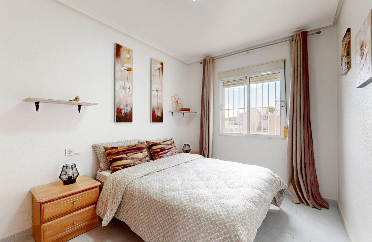 Resale - Semi Detached -
San Miguel de Salinas - 03193