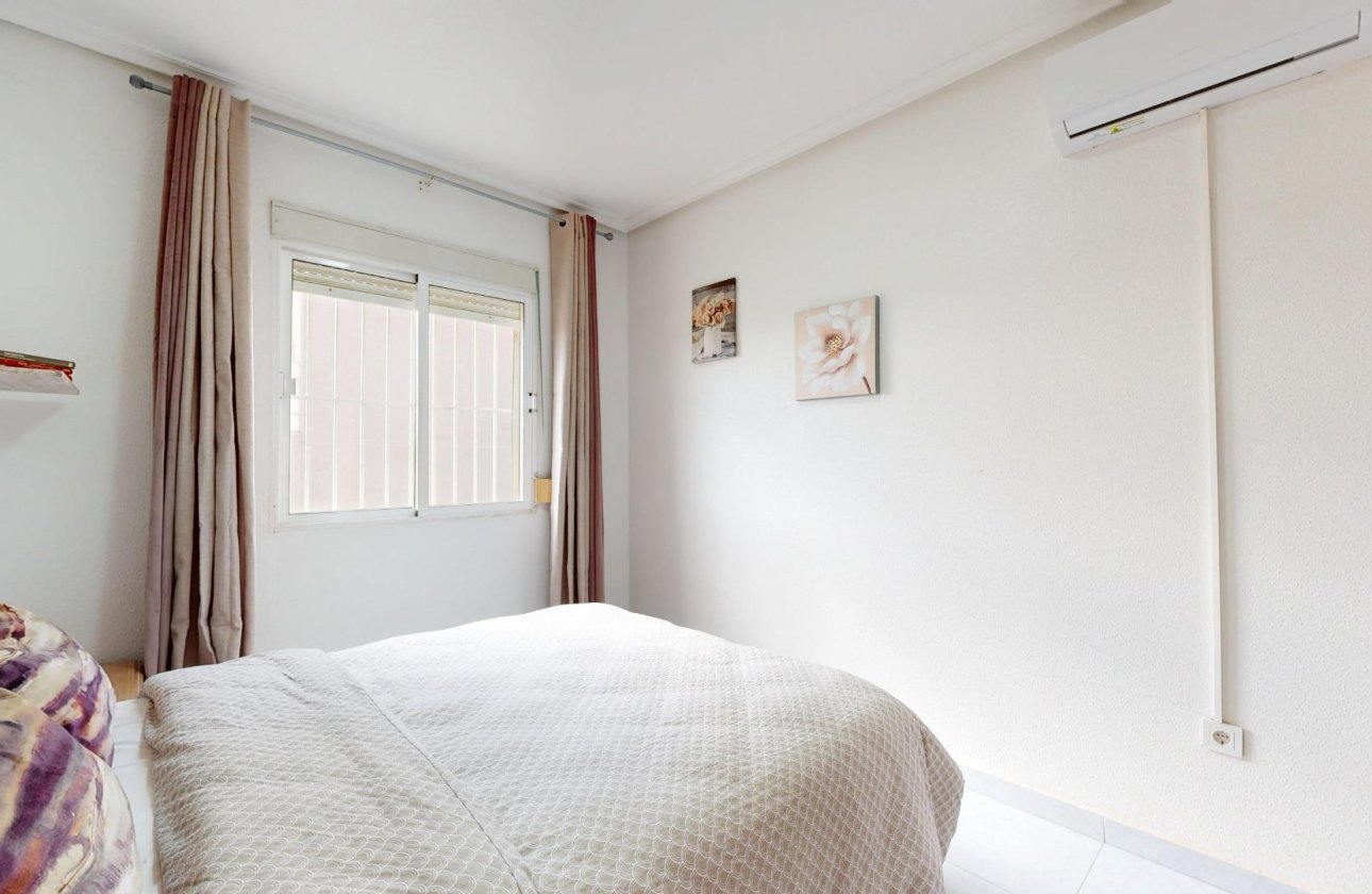 Resale - Semi Detached -
San Miguel de Salinas - 03193