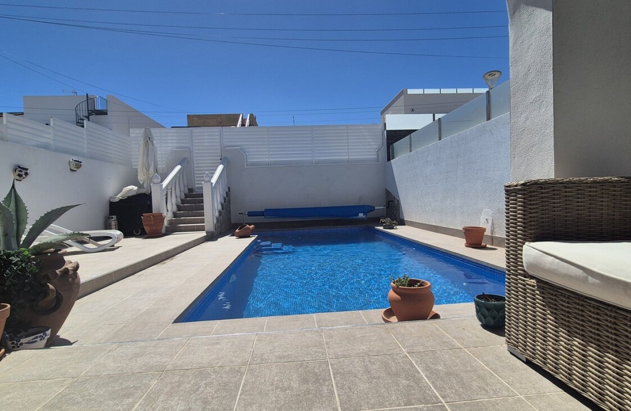 Resale - Semi Detached -
Villamartin - Costa Blanca