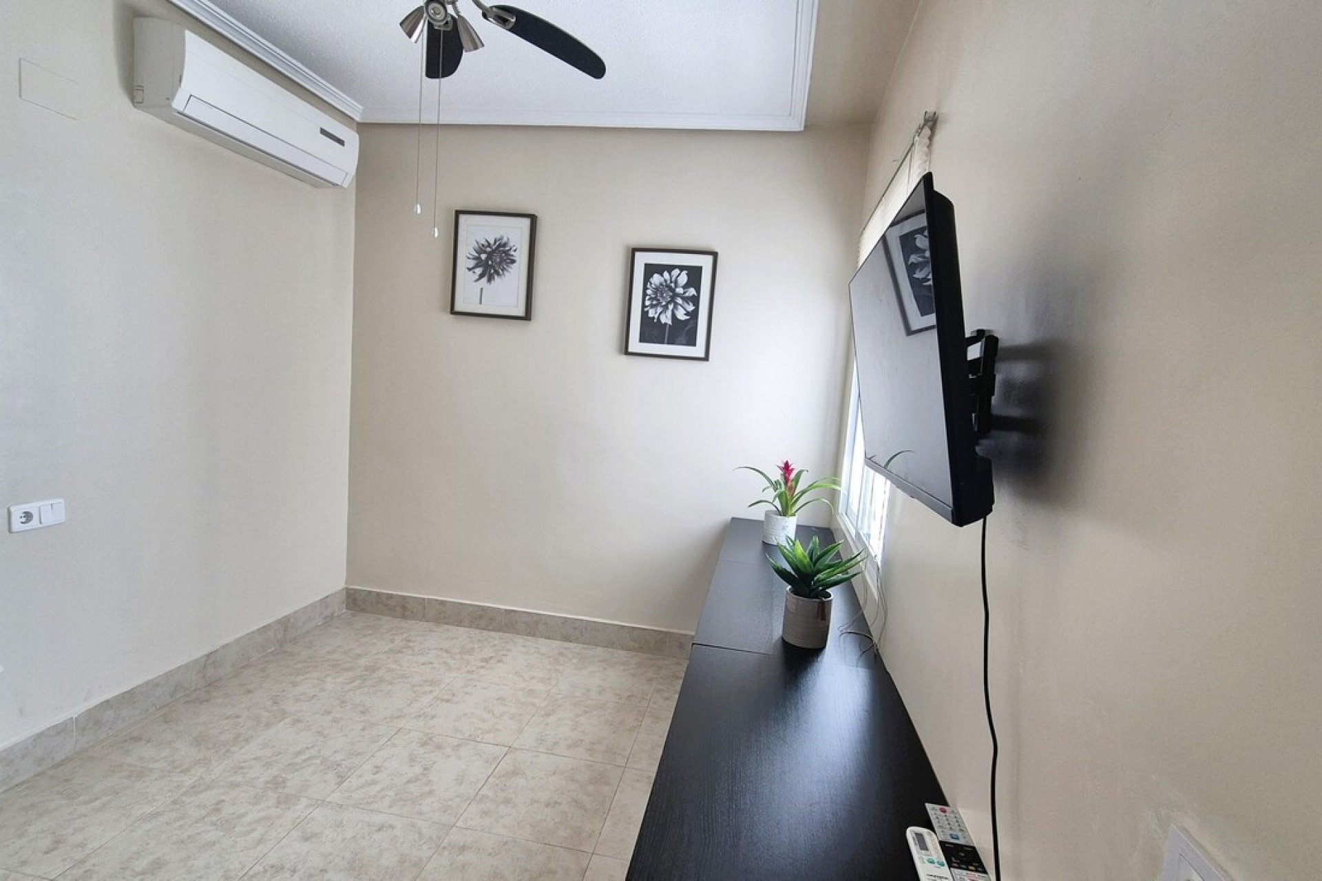 Resale - Semi Detached -
Villamartin - Costa Blanca