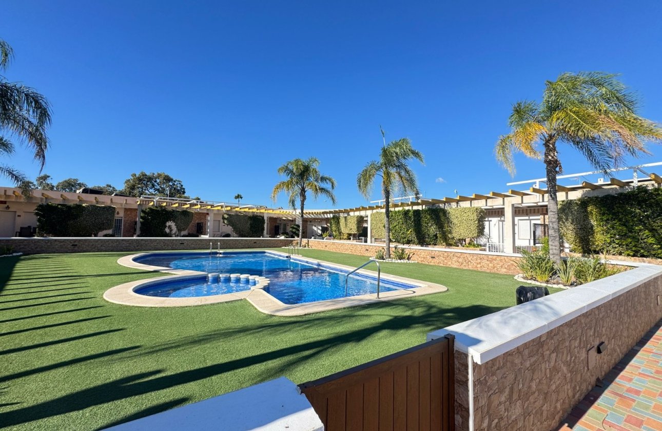 Resale - Terraced house -
Pilar de la Horadada - Mil Palmeras