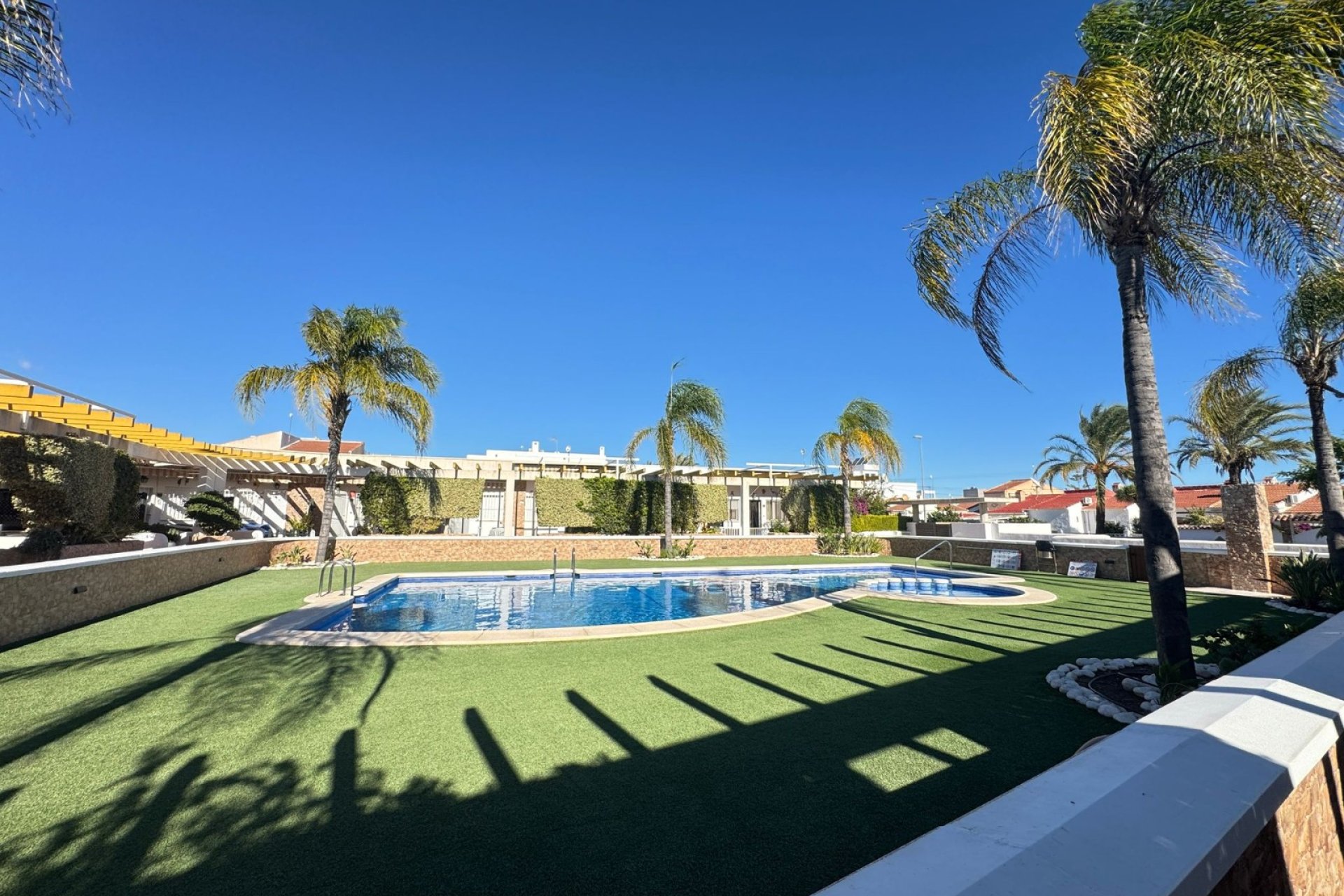 Resale - Terraced house -
Pilar de la Horadada - Mil Palmeras