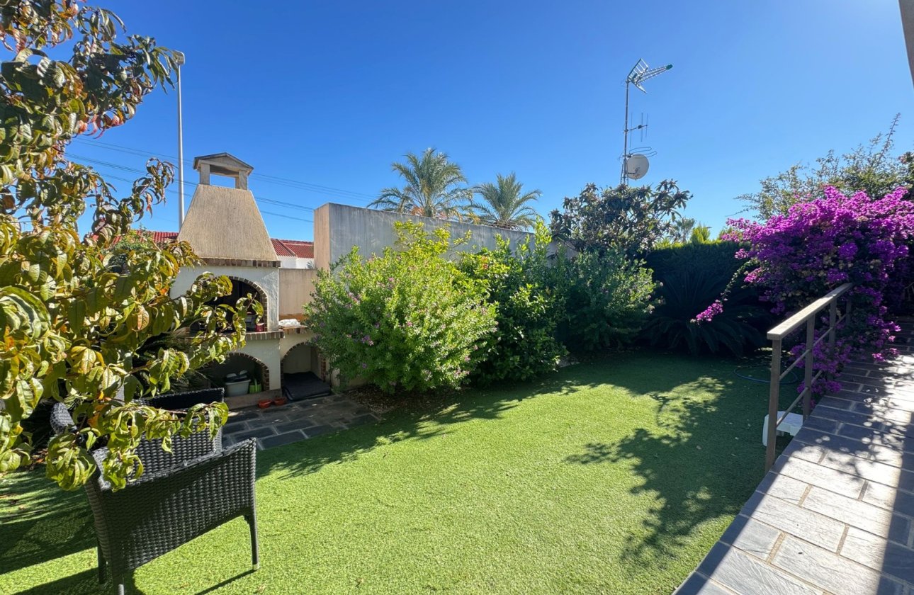 Resale - Terraced house -
Pilar de la Horadada - Mil Palmeras