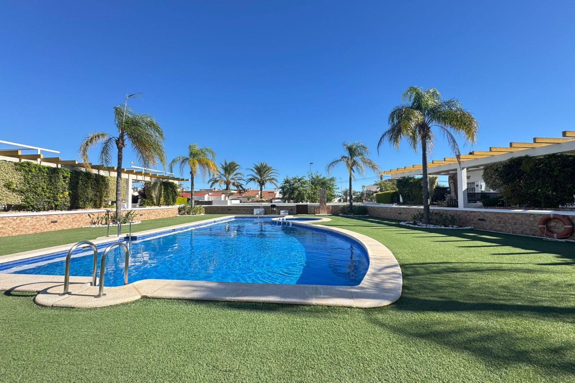 Resale - Terraced house -
Pilar de la Horadada - Mil Palmeras