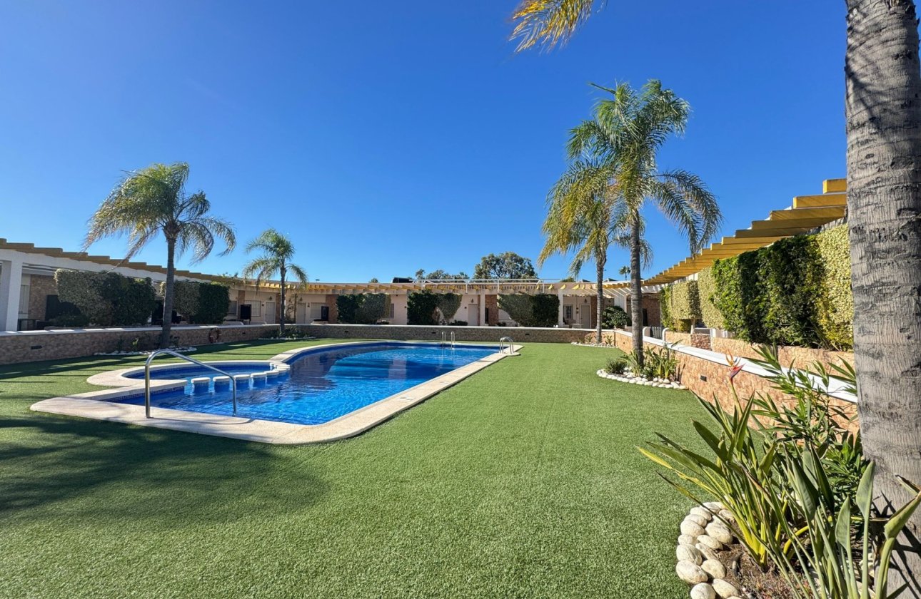 Resale - Terraced house -
Pilar de la Horadada - Mil Palmeras