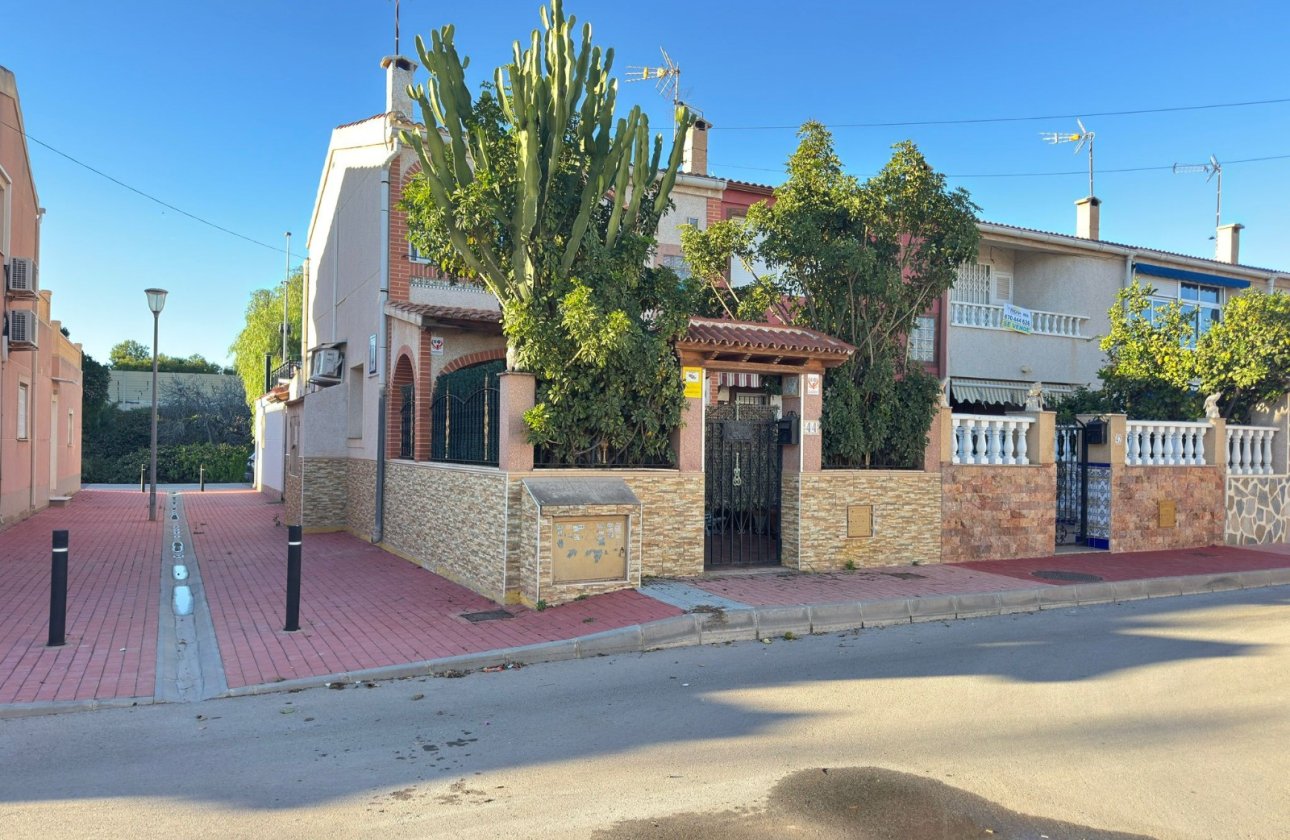 Resale - Terraced house -
Torrevieja - Playa De Los Naufragos