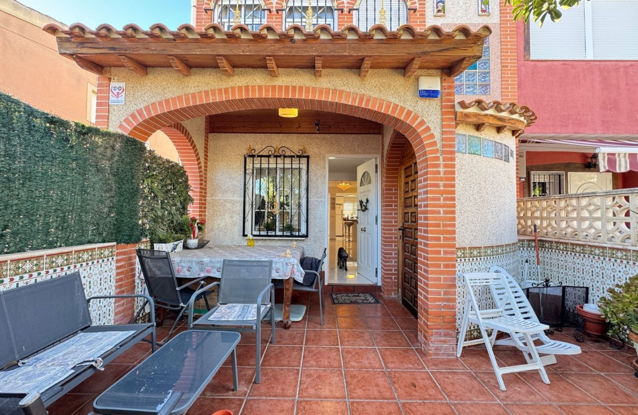 Resale - Terraced house -
Torrevieja - Playa De Los Naufragos