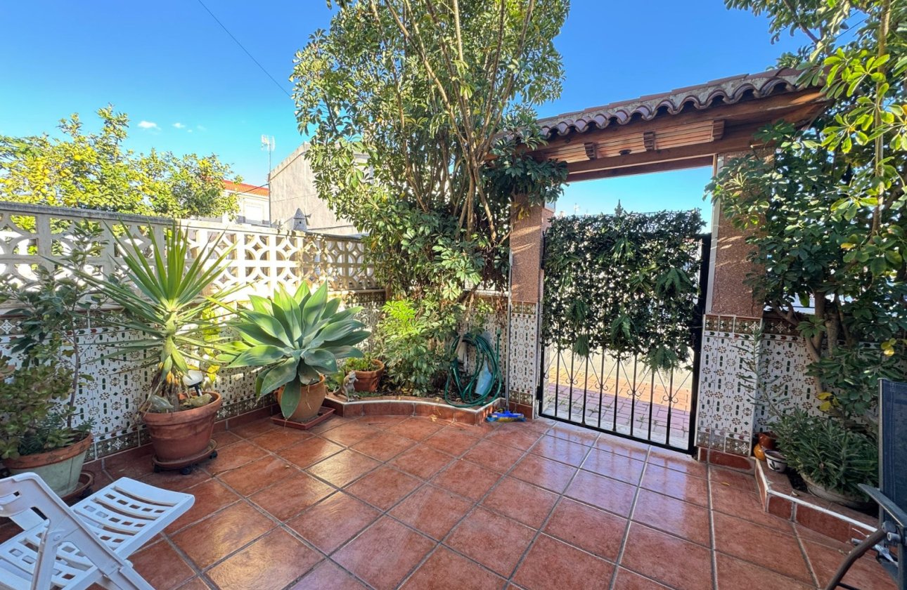 Resale - Terraced house -
Torrevieja - Playa De Los Naufragos