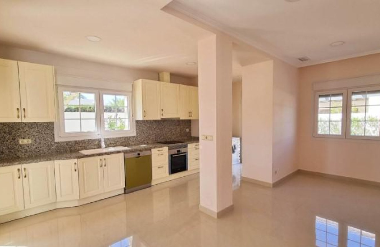 Resale - Town House -
Cabo Roig - Costa Blanca