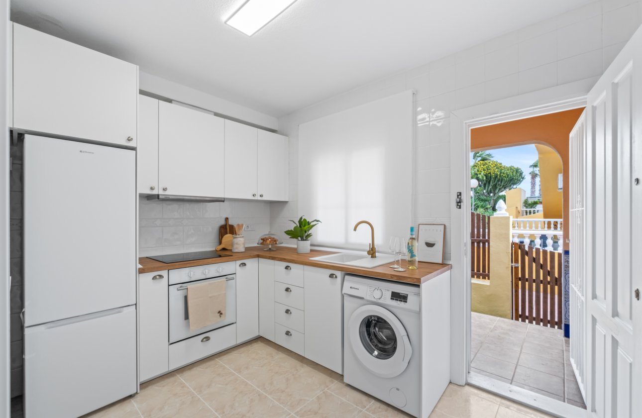 Resale - Town House -
La Florida - Inland