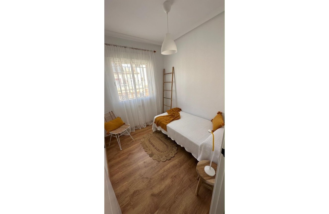 Resale - Town House -
Orihuela Costa - La Zenia