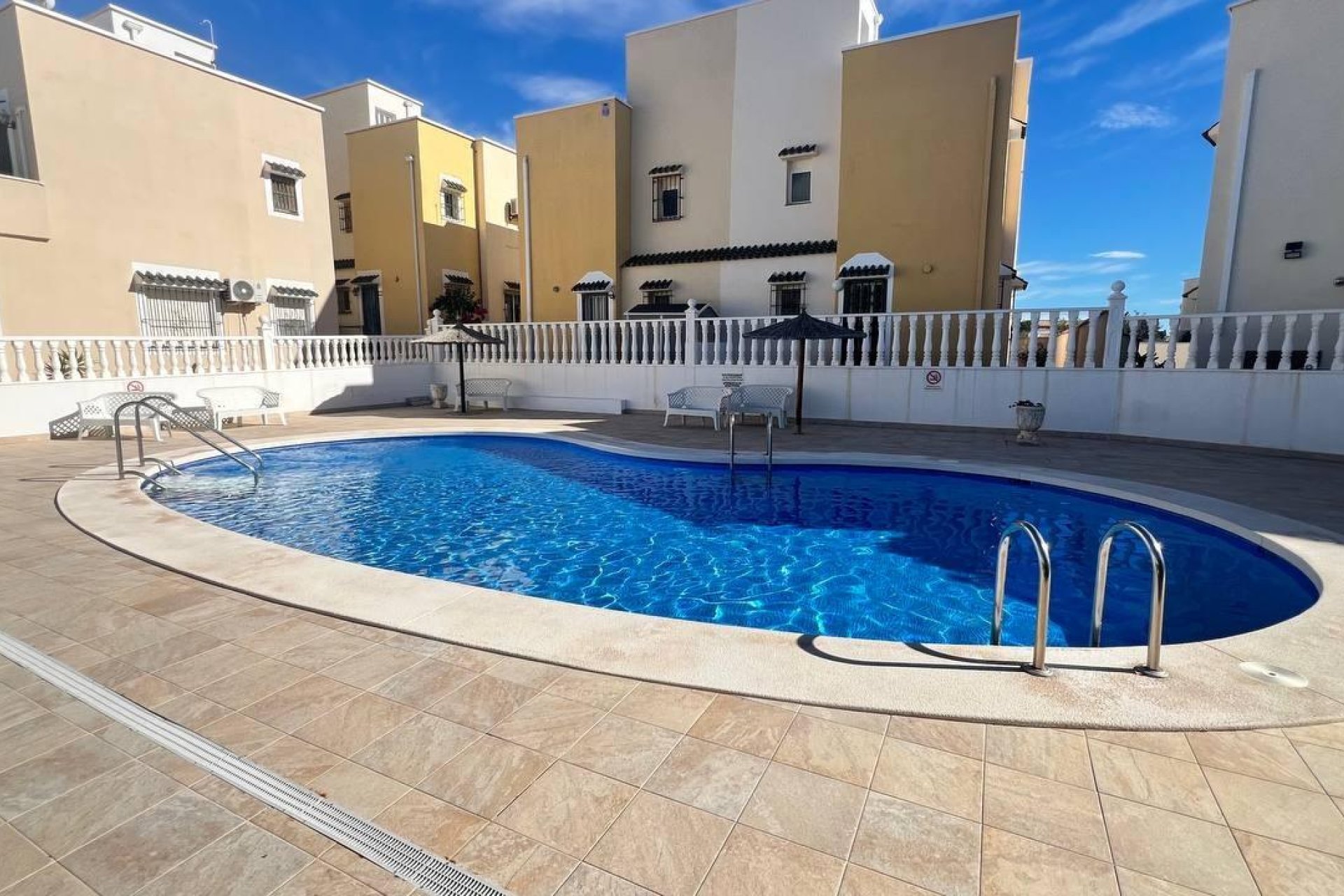 Resale - Town House -
Orihuela Costa - Los Almendros-la Florida