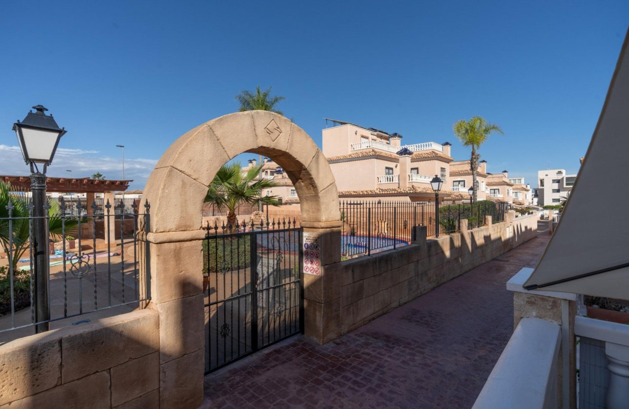 Resale - Town House -
Orihuela Costa - Los Dolses