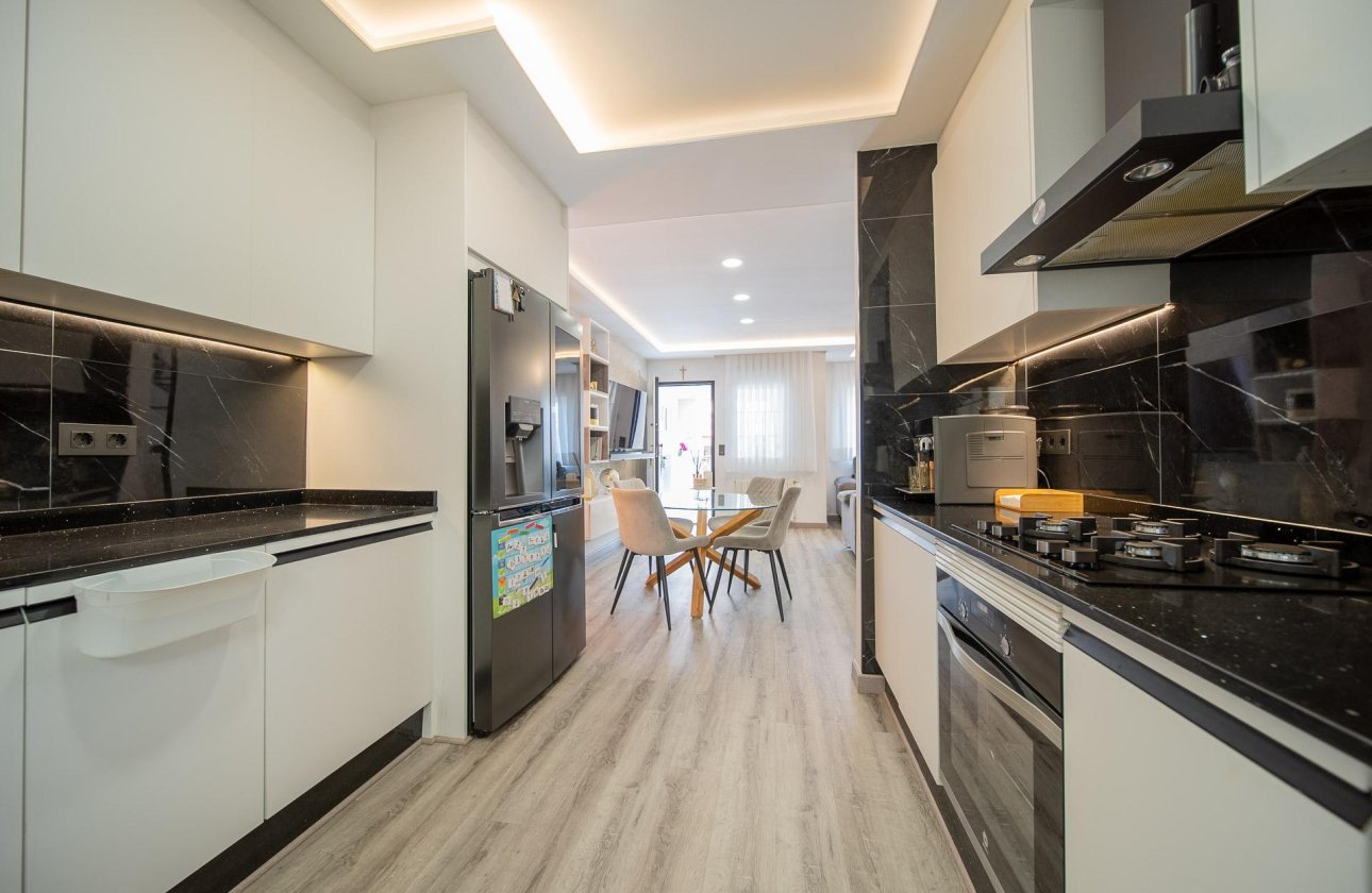 Resale - Town House -
Orihuela Costa - PAU 26