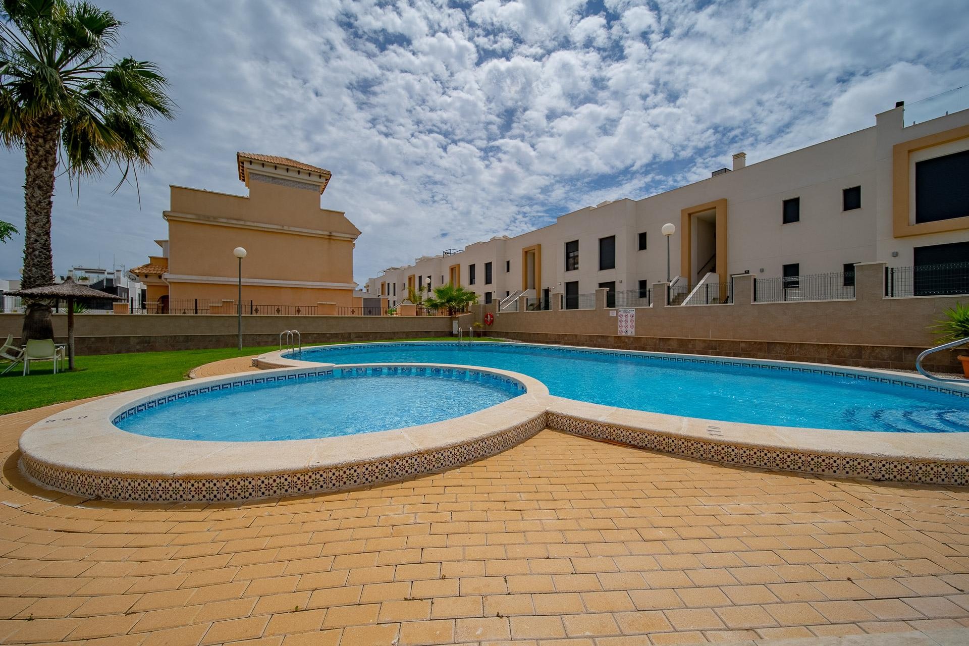 Resale - Town House -
Orihuela Costa - PAU 26