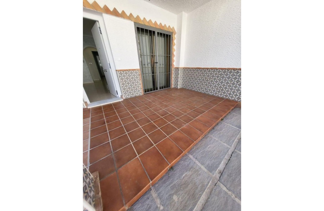 Resale - Town House -
San Miguel de Salinas - Ciudad De Las Comunicaciones