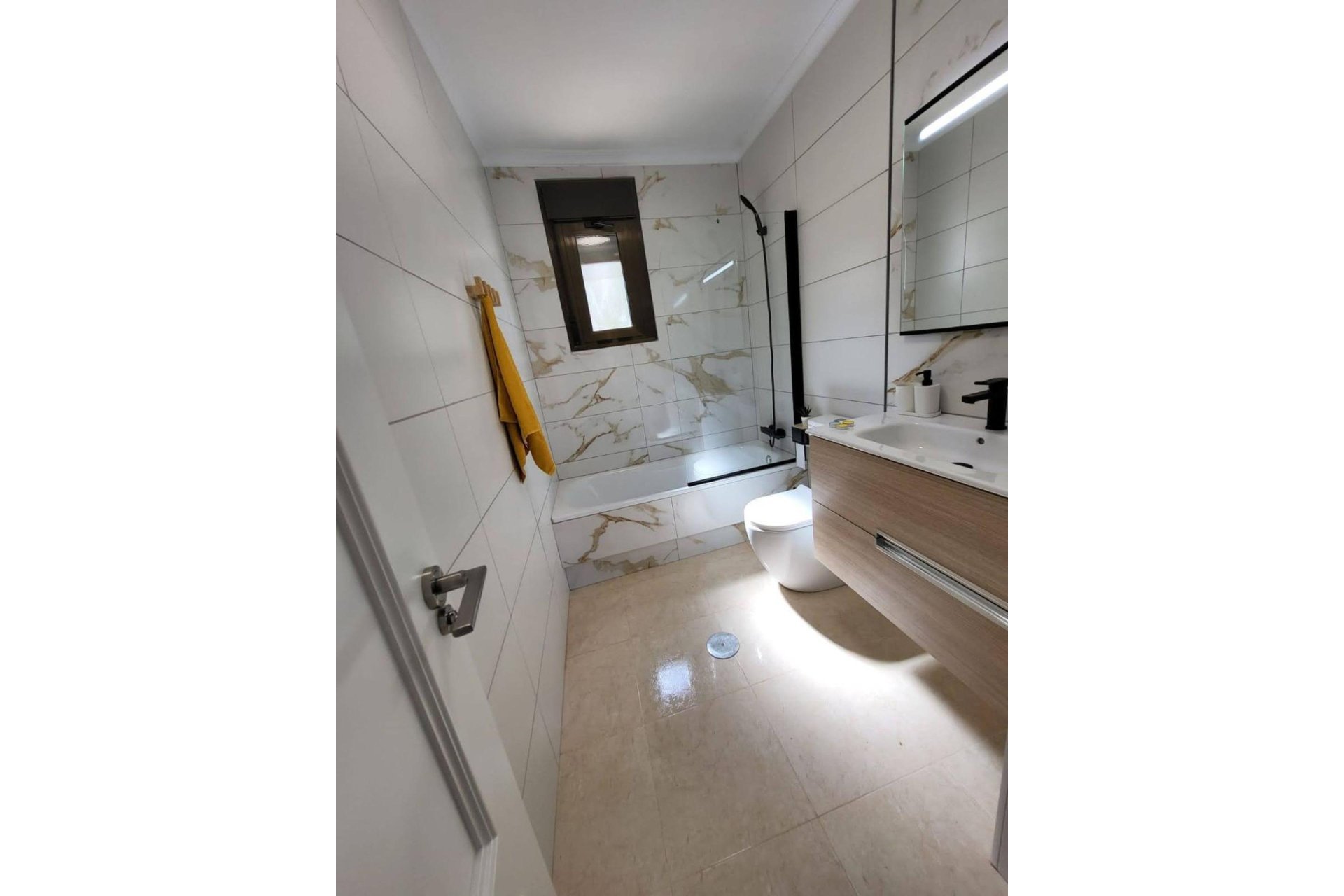 Resale - Town House -
San Miguel de Salinas - Ciudad De Las Comunicaciones