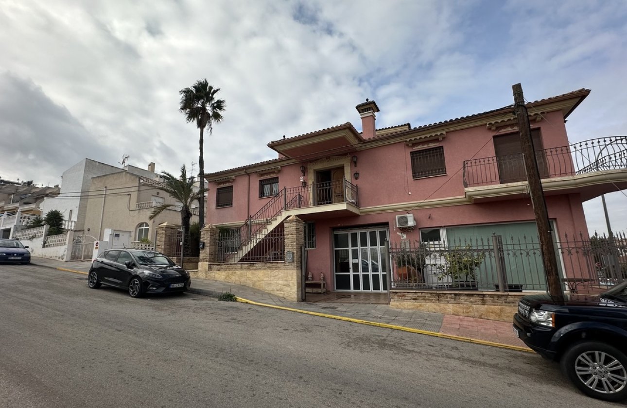 Resale - Town House -
San Miguel de Salinas - Inland