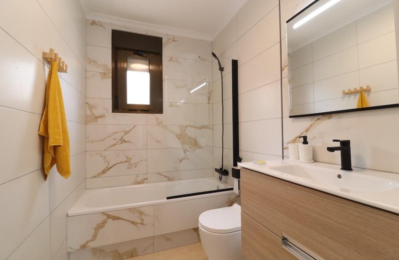 Resale - Town House -
San Miguel de Salinas - Inland