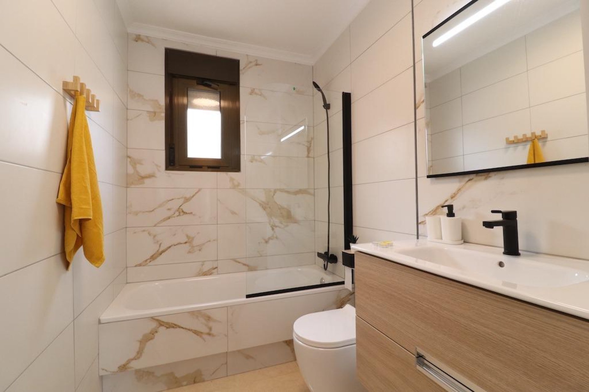 Resale - Town House -
San Miguel de Salinas - Inland