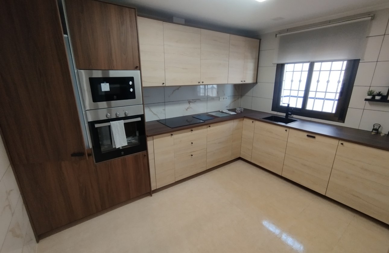 Resale - Town House -
San Miguel de Salinas - Inland