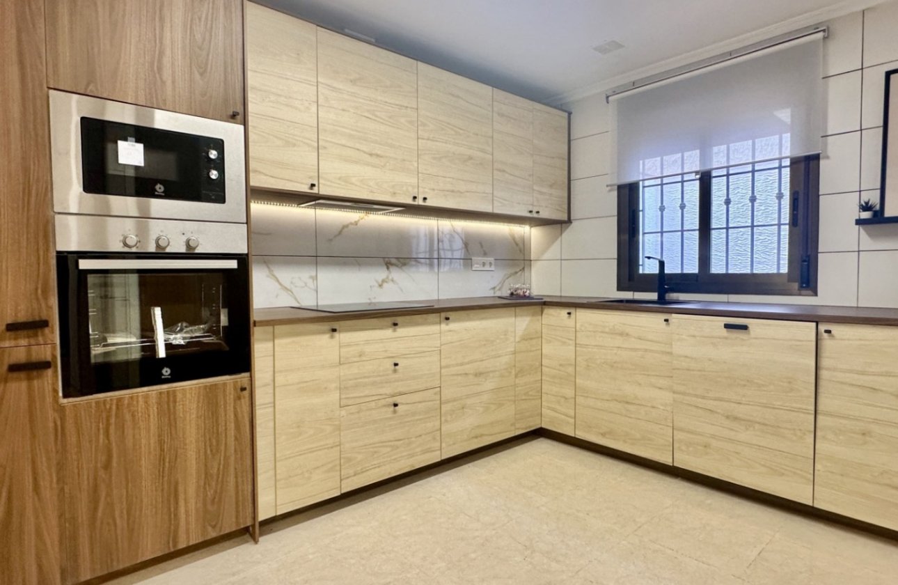 Resale - Town House -
San Miguel de Salinas - Inland