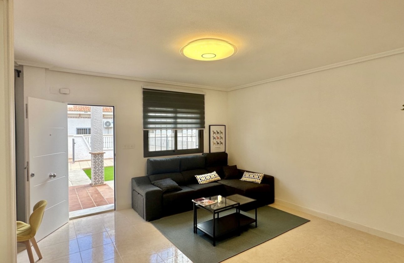 Resale - Town House -
San Miguel de Salinas - Inland