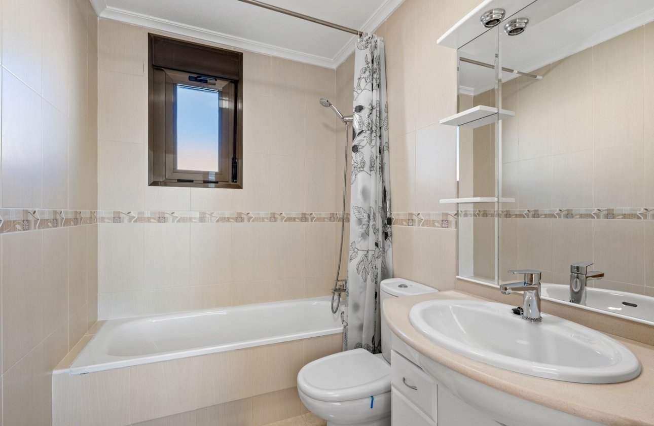 Resale - Town House -
San Miguel de Salinas - Inland