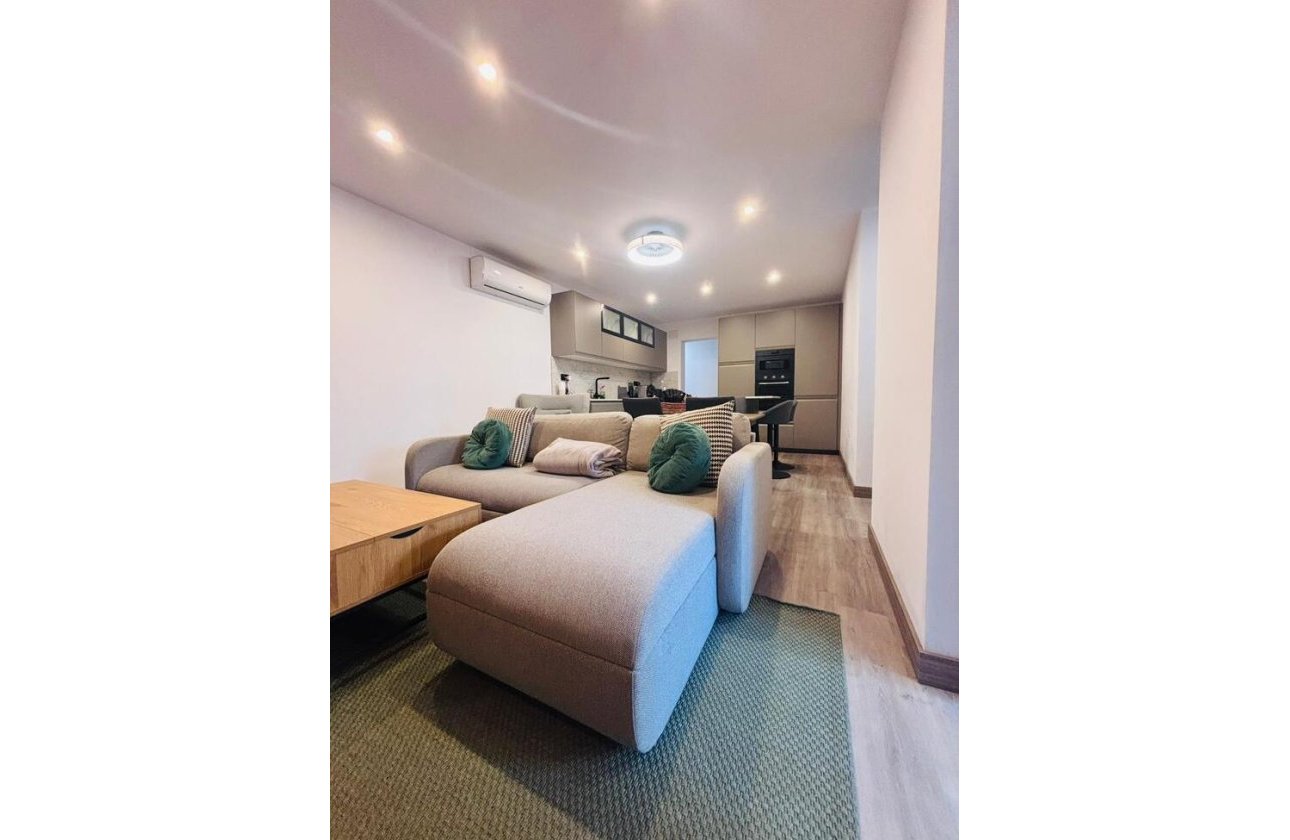 Resale - Town House -
San Miguel de Salinas - Inland