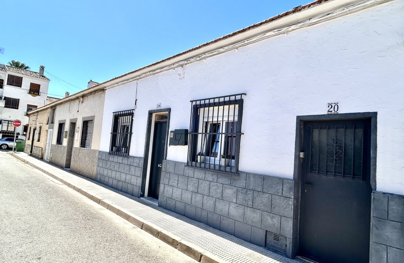 Resale - Town House -
San Miguel de Salinas - Inland