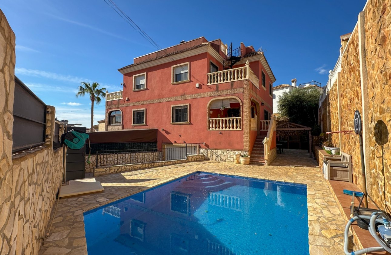 Resale - Town House -
San Miguel de Salinas - Inland