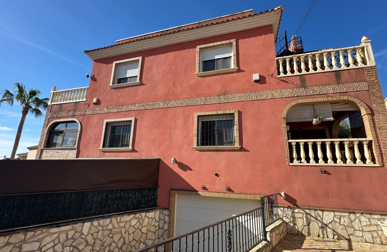 Resale - Town House -
San Miguel de Salinas - Inland