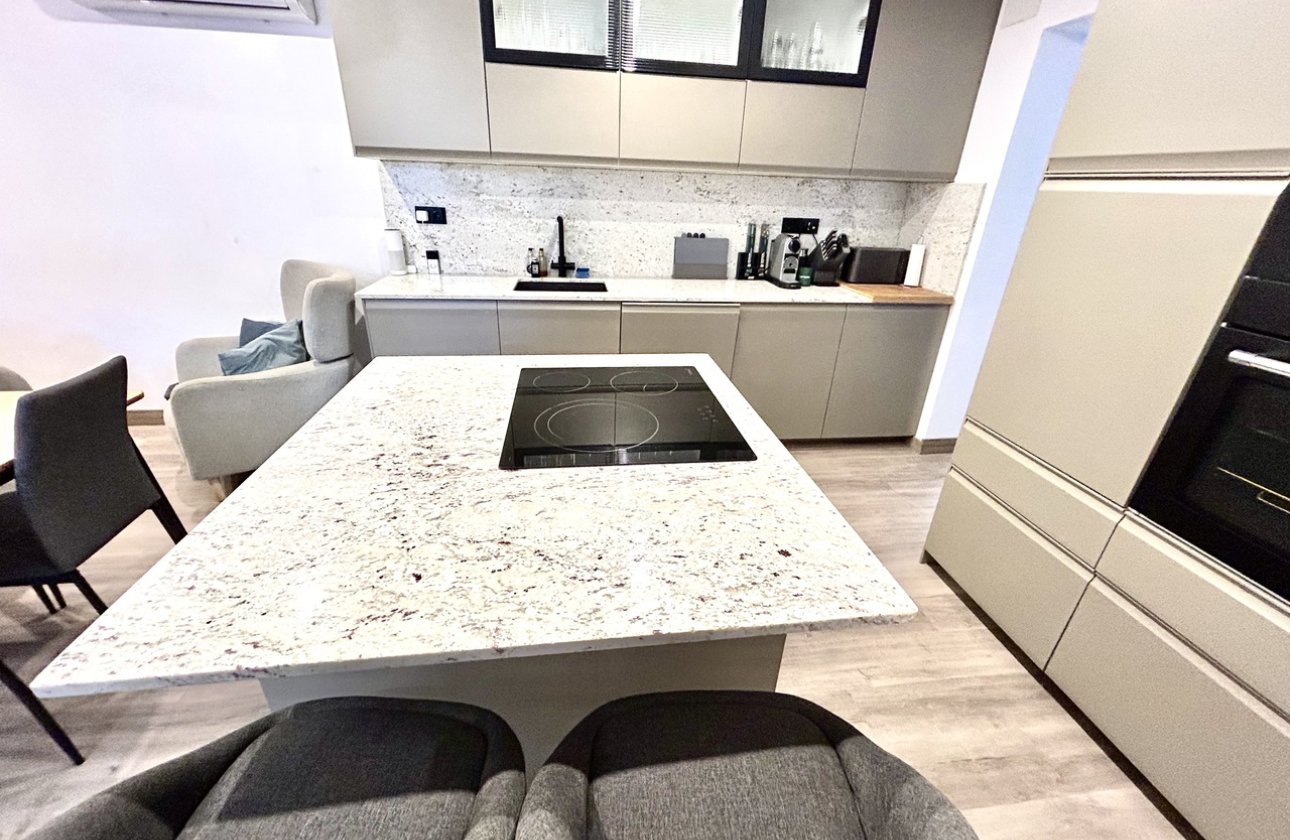 Resale - Town House -
San Miguel de Salinas - Inland