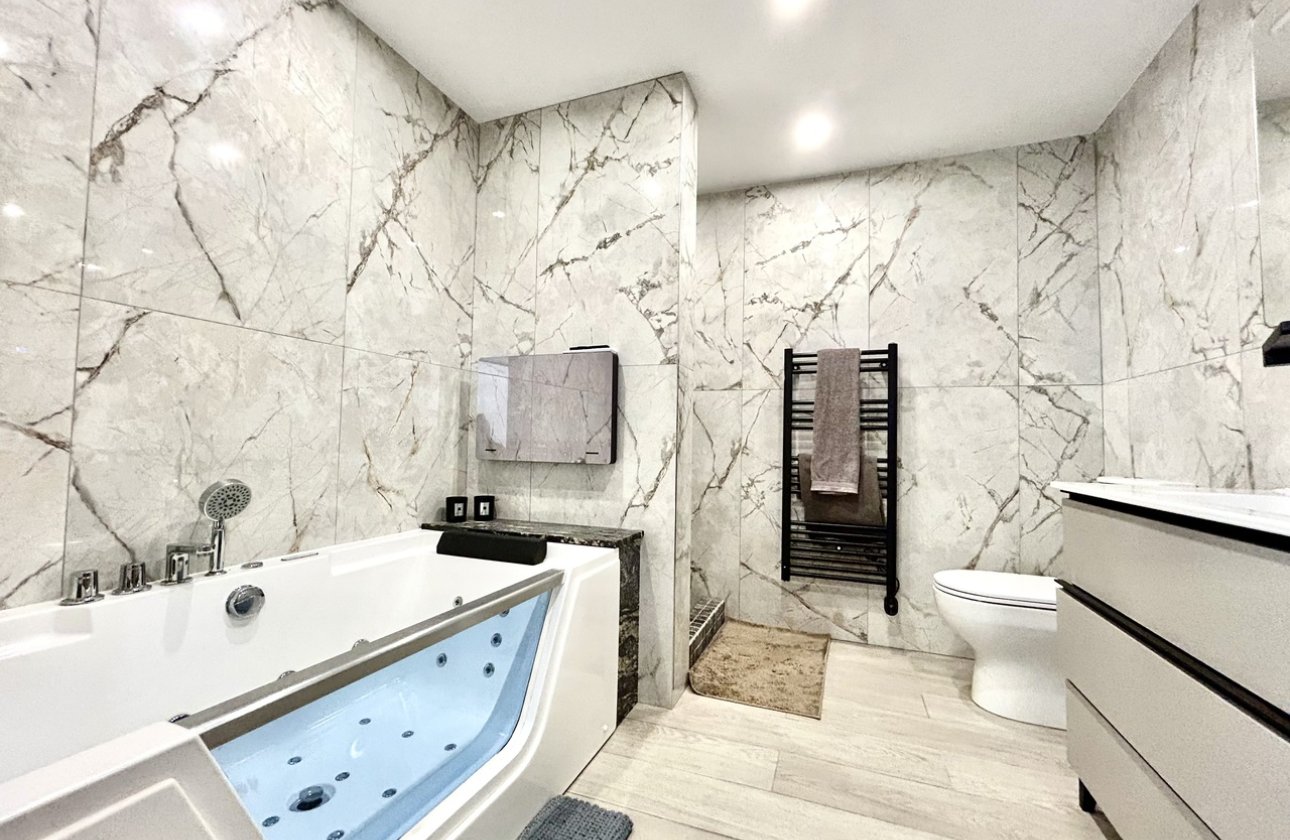 Resale - Town House -
San Miguel de Salinas - Inland