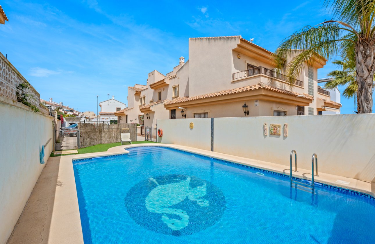 Resale - Town House -
San Miguel de Salinas - Inland