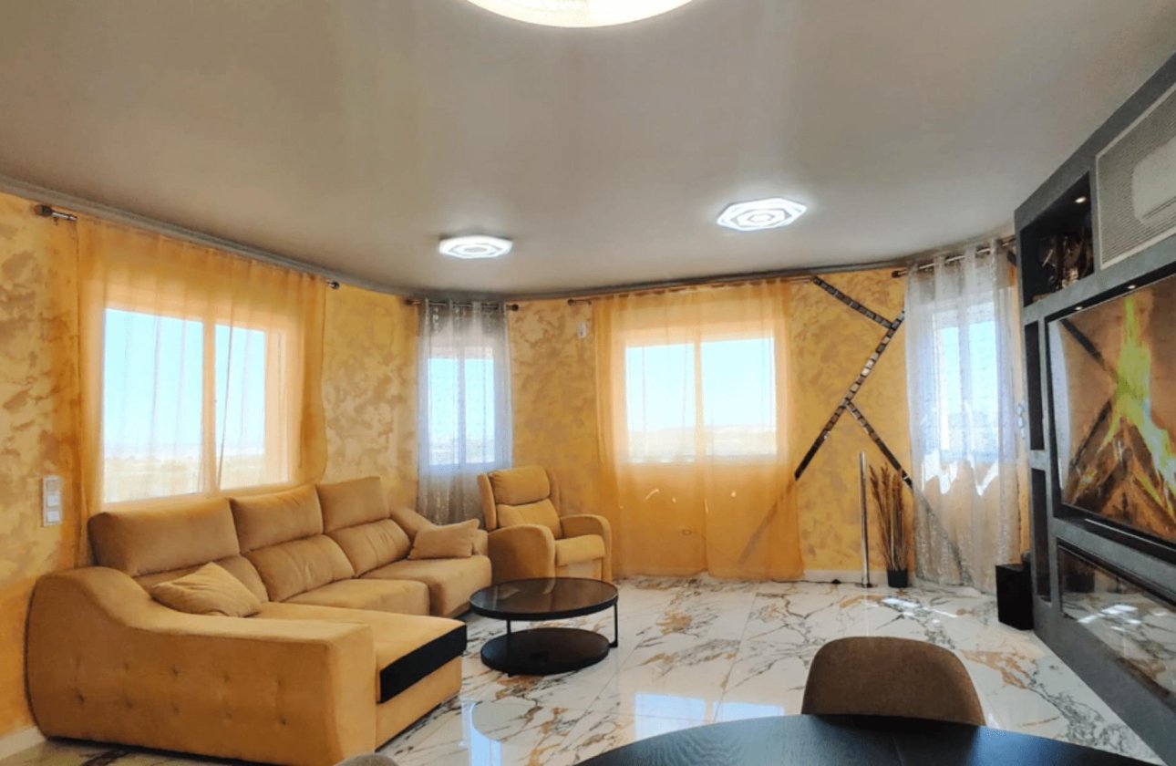 Resale - Town House -
San Miguel de Salinas - Mirador De San Miguel