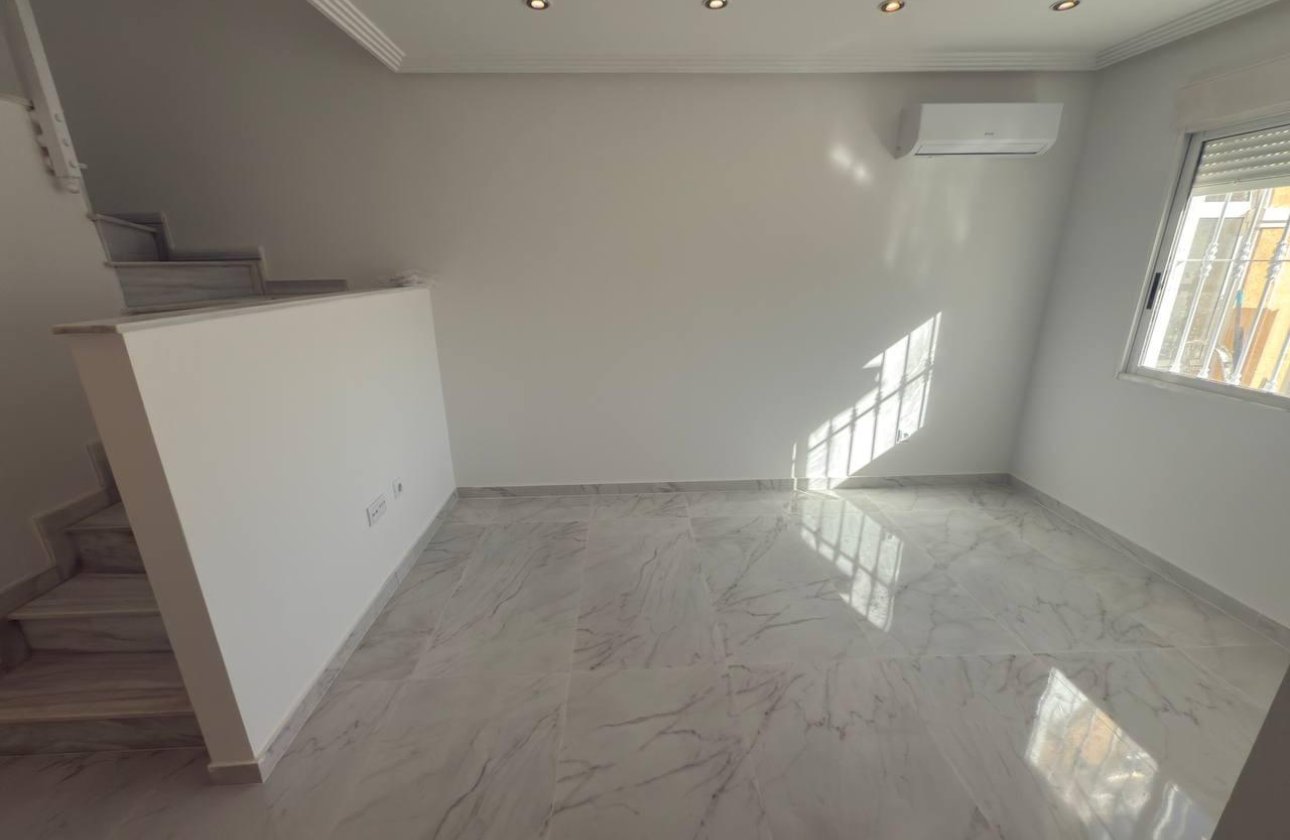Resale - Town House -
Torrevieja - Aguas Nuevas