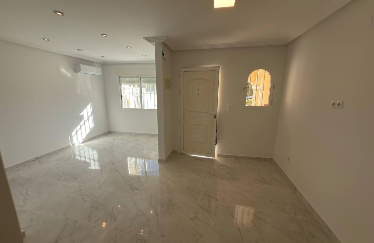 Resale - Town House -
Torrevieja - Aguas Nuevas