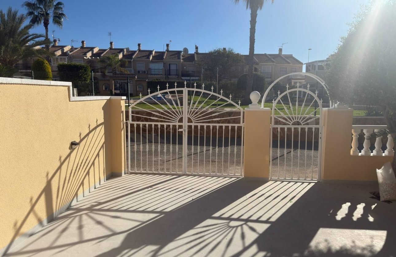 Resale - Town House -
Torrevieja - Aguas Nuevas
