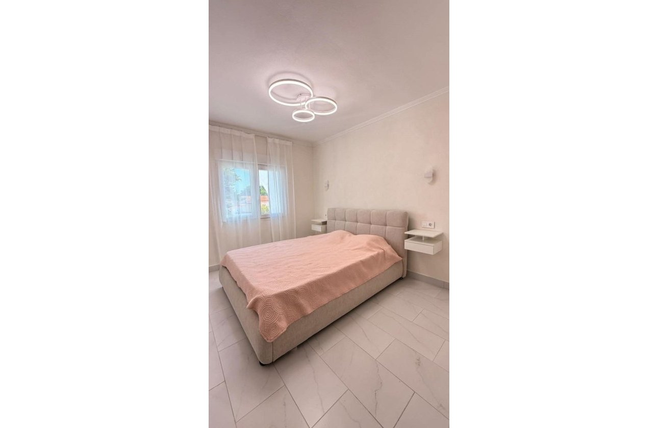 Resale - Town House -
Torrevieja - Calas Blanca
