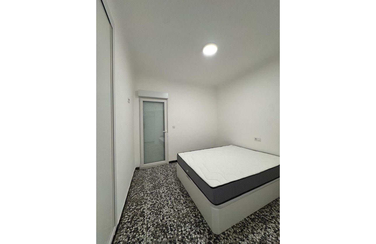 Resale - Town House -
Torrevieja - Centro