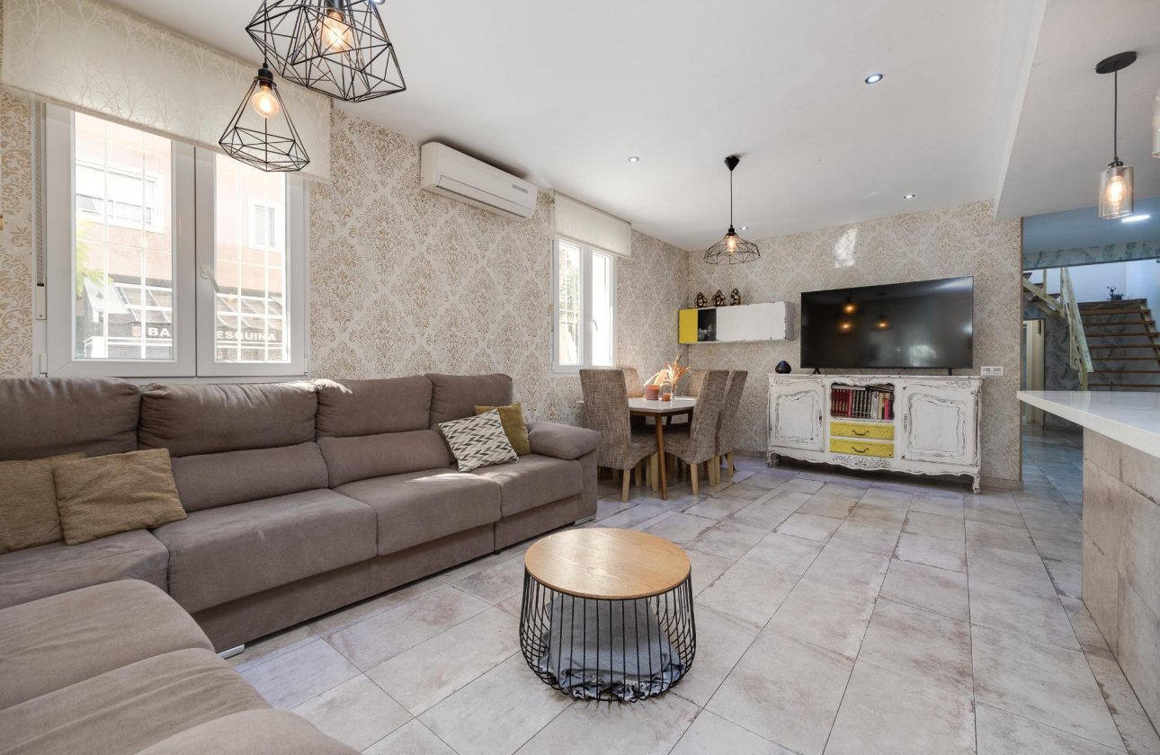 Resale - Town House -
Torrevieja - Centro