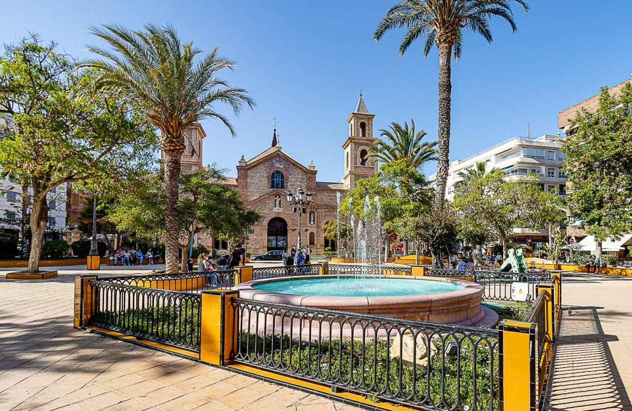 Resale - Town House -
Torrevieja - Centro