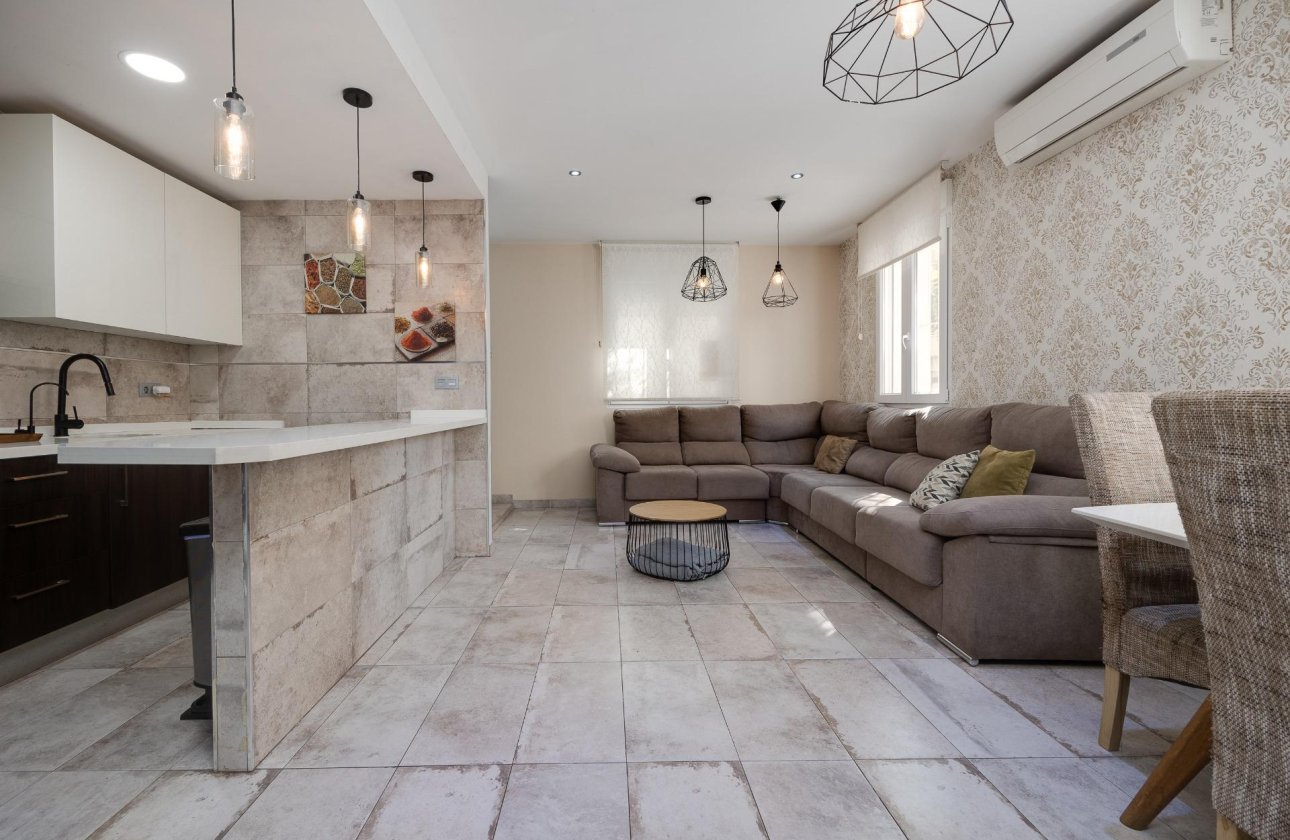 Resale - Town House -
Torrevieja - Centro