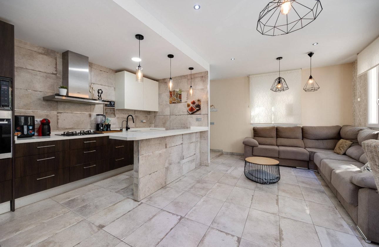 Resale - Town House -
Torrevieja - Centro