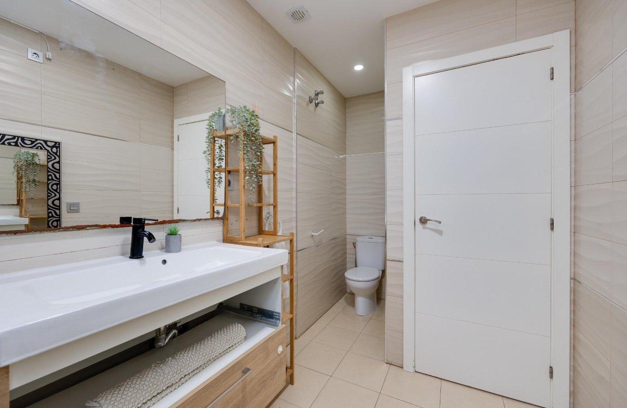Resale - Town House -
Torrevieja - Centro