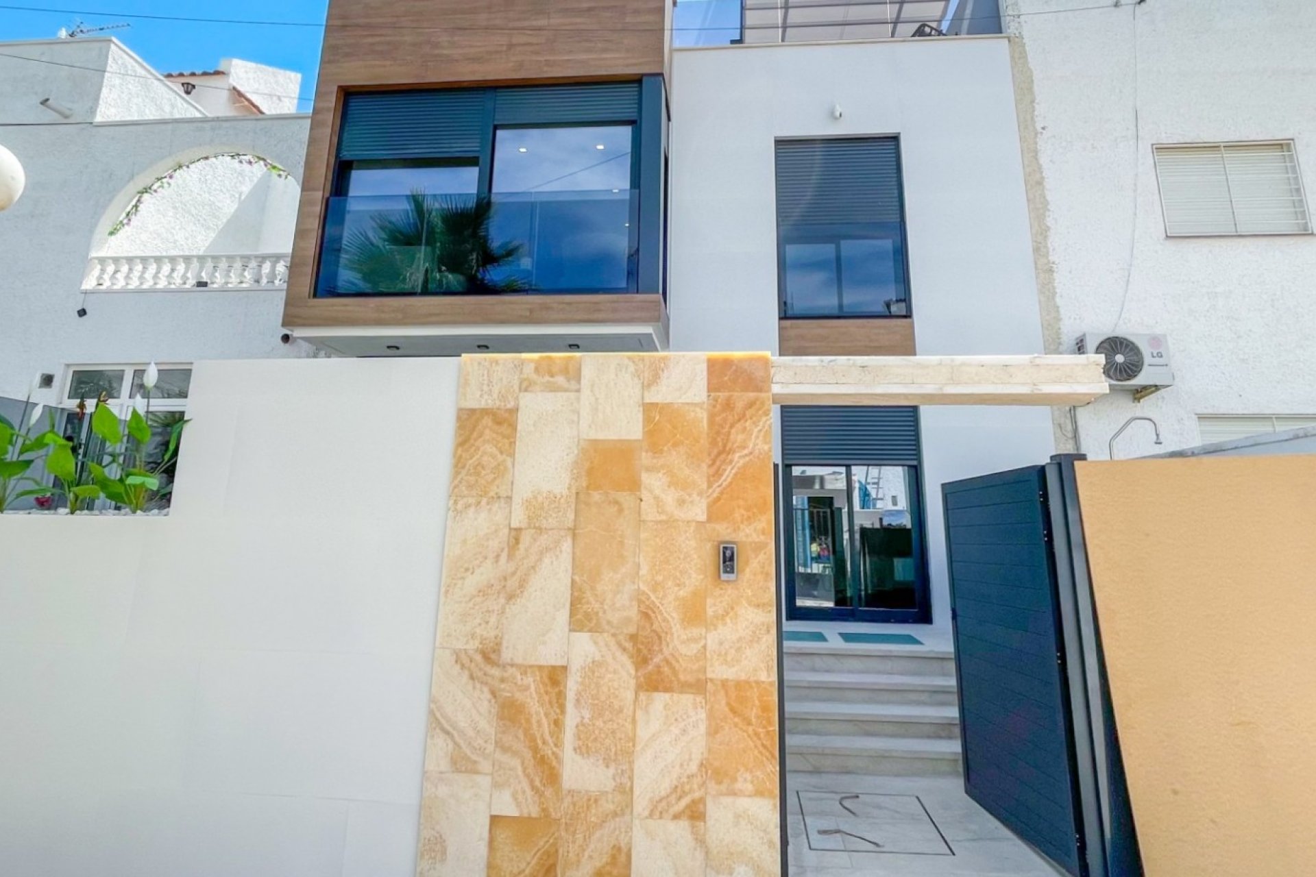 Resale - Town House -
Torrevieja - Costa Blanca