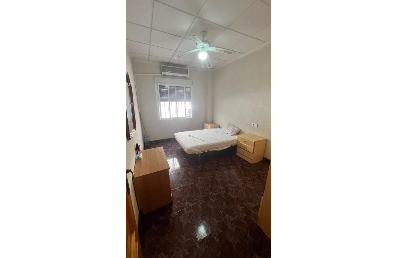 Resale - Town House -
Torrevieja - Estacion De Autobuses