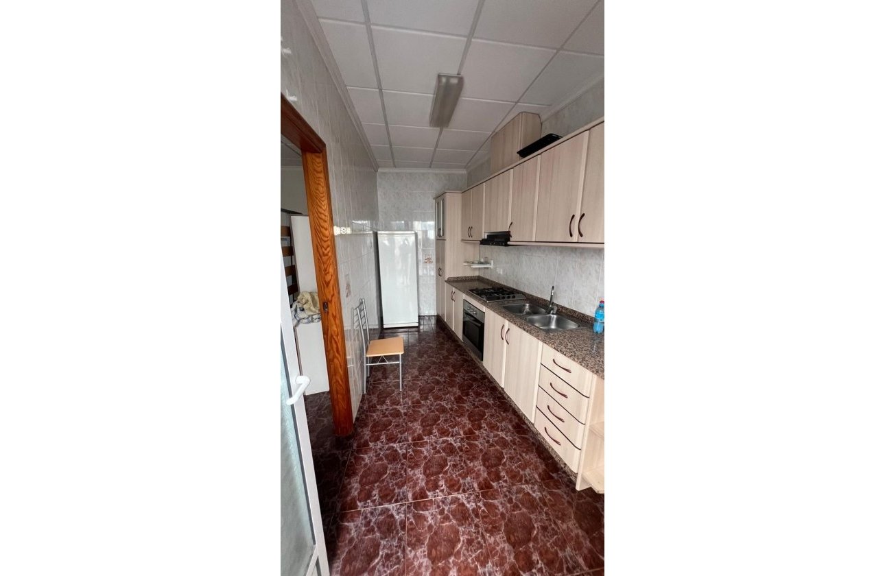 Resale - Town House -
Torrevieja - Estacion De Autobuses